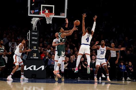 Milwaukee Bucks vs New York Knicks Dec 12, 2021 Game.